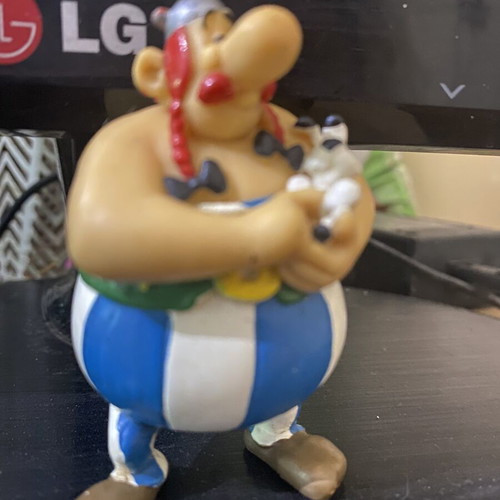 Obelix figure with Idefix, like new, minor wear