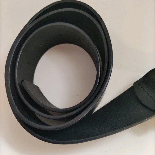 Black leather belt Tosca Blu like new with metal coin buckle
