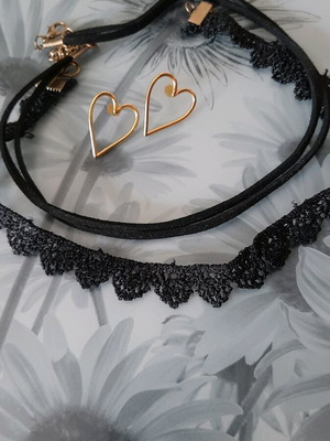 Chokers and heart earrings set new, black and gold tones