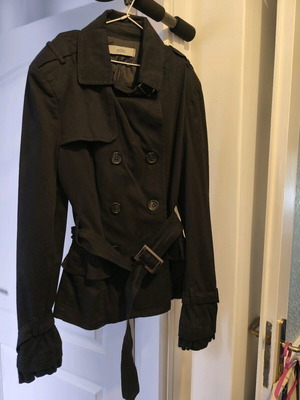 EIKI black trench coat with padding like new, size M