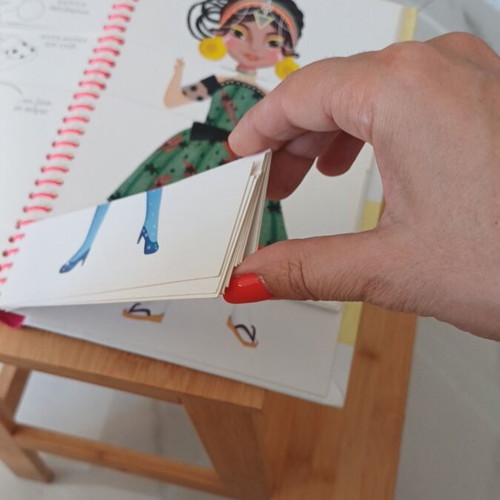 Queen of Fashion children's book, Greek