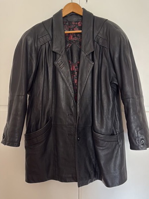 Leather coat size M used, black with batwing sleeves