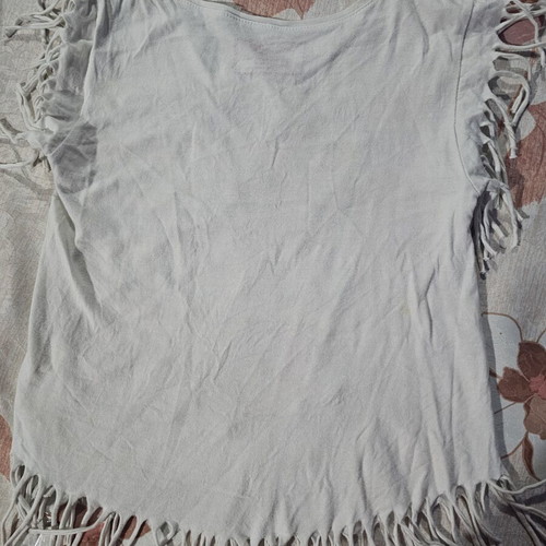 Girl's T-shirt size 8, like new, white multicolor