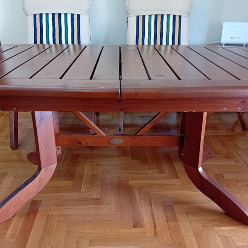 Dining set with 4 chairs and cushions like new, extendable wooden table
