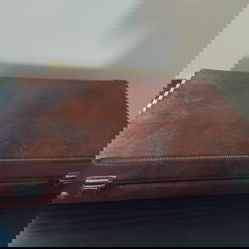 Κασετίνα αρχειοθέτησης slides για 180 διαφάνειες 35mm. Σαν καινούργια!