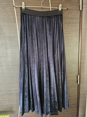 Pink Woman pleated velvet skirt, blue multicolor