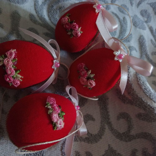 Set of 4 small decorative Easter eggs like new, 5cm
