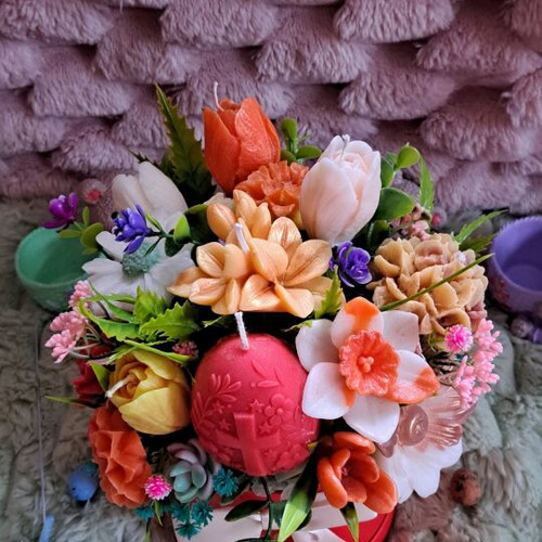 Easter bouquet made of soy wax in 11x11 cm box new