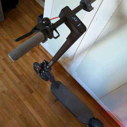 Xiaomi Electric Scooter 4 Pro 2nd Gen like new with Monorim suspension