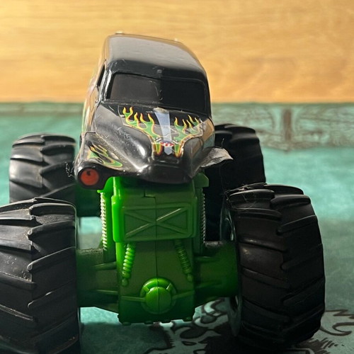 Grave Digger car Mattel μεταχειρισμένο με φθορές, πλήρως λειτουργικό