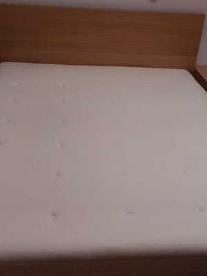 Σετ κρεβατοκάμαρας κρεβάτι 160x200 με στρώμα σαν καινούργιο