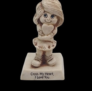 Винтидж фигура от 1976 на RUSS BERRIE & Co, Фигура с надпис Cross My Heart, I Love You