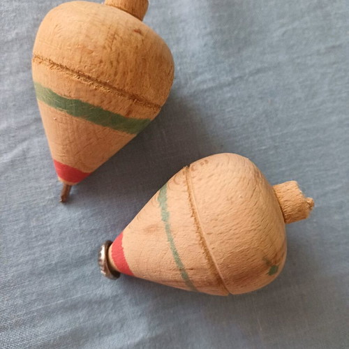 Authentic Traditional Wooden Spinning Tops new, vintage style