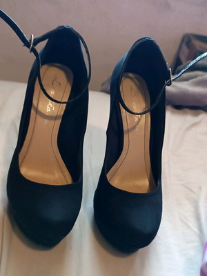 Γόβες ψηλοτάκουνες Bershka νούμερο 36 σαν καινούργιες