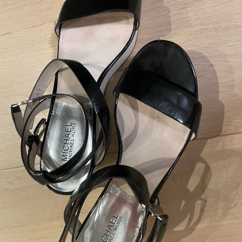 Michael Kors platform sandals like new, black patent leather, size 40