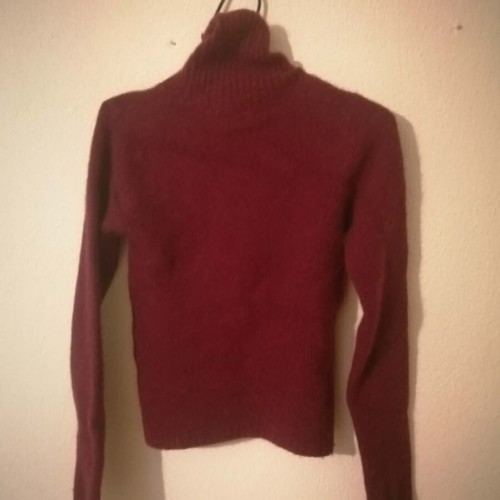Zara burgundy turtleneck used, size M
