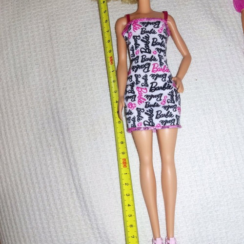 Barbie dolls pack of 2 like new