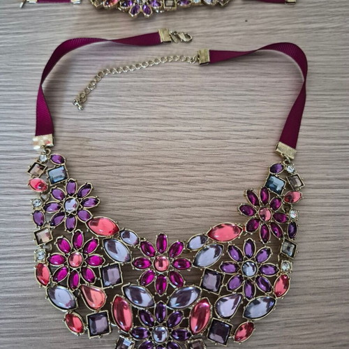 Jewelry set with multicolored crystals like new