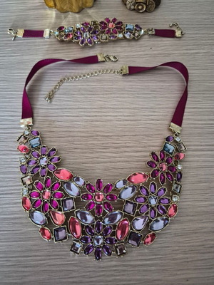 Jewelry set with multicolored crystals like new
