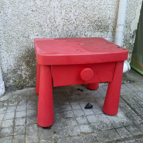 Children's Table with Drawer used, red color
