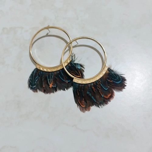 Zara statement feather earrings like new, large gold colorful