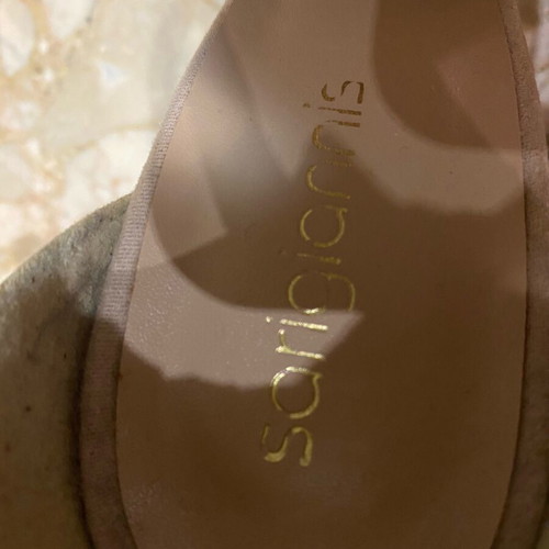 Sarigiannis beige pumps like new with 9cm heel and crisscross straps size 39