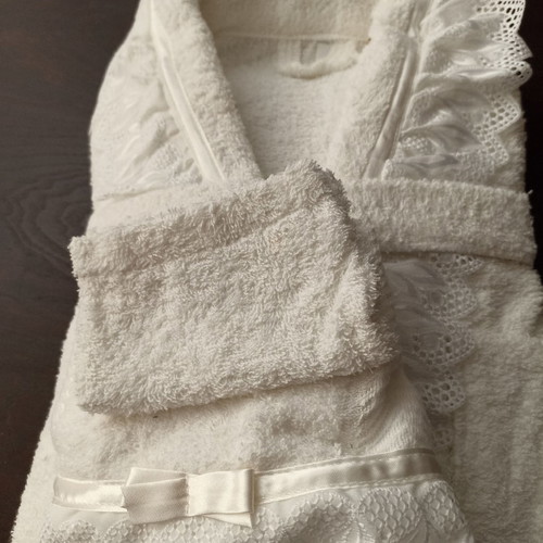 Bathrobe and towel set made of Egyptian cotton, new