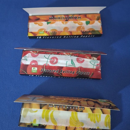 Fruit Flavored Rolling Papers new, aromatic smoking accessory