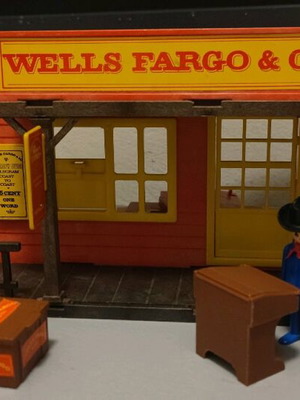 Playmobil 3431 Western Wells Fargo used with damages