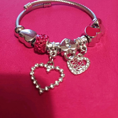 Impressive bracelet new, adjustable to all sizes