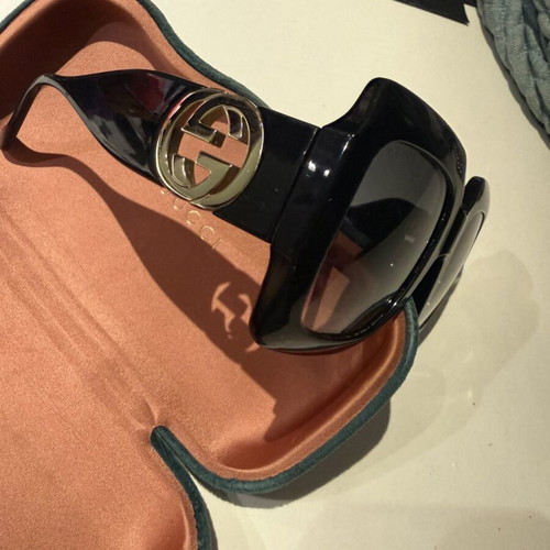 Gucci sunglasses like new, black