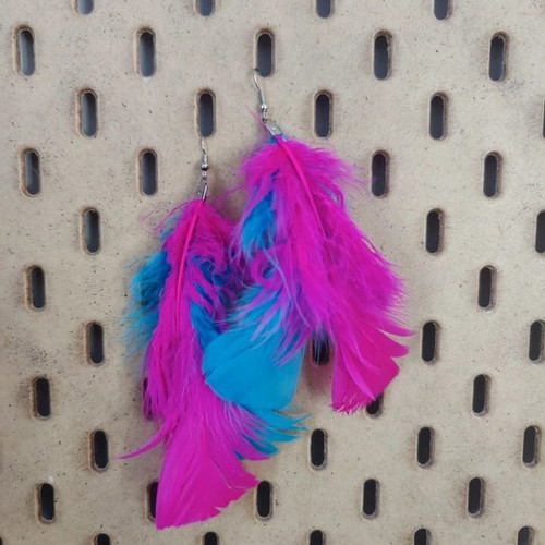 Earrings with feathers like new, fuchsia and blue