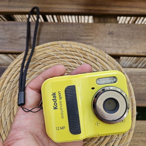 Kodak EasyShare Sport C123 digital camera, yellow, 12MP, waterproof