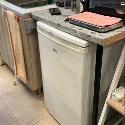 Mini bar countertop fridge, white, single door