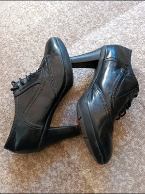 Envie Shoes black boots like new, size 39