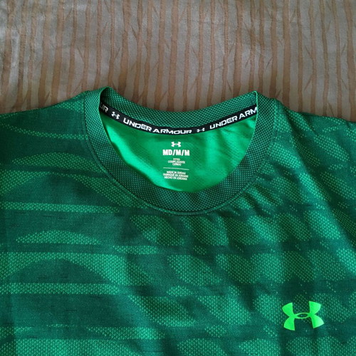 Under Armour Seamless Ripple Short-Sleeve T-Shirt Men size M like new, green