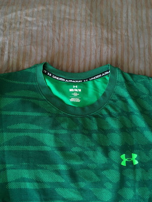 Under Armour Seamless Ripple Short-Sleeve T-Shirt Men size M like new, green