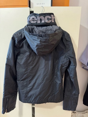 Bench jacket like new, size M, black and gray