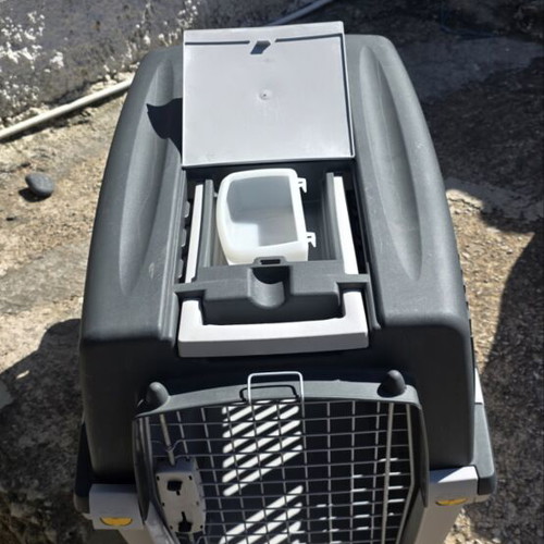 Pet carrier like new