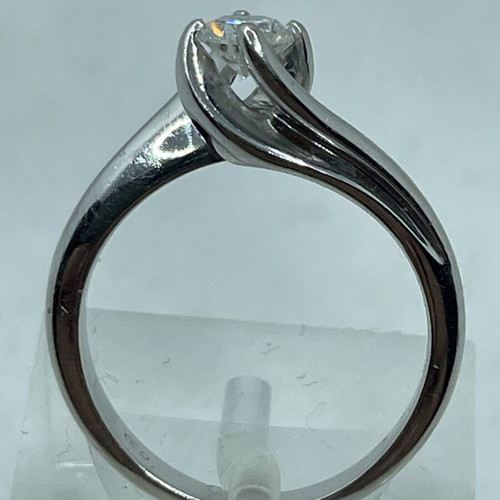 White gold 18k solitaire ring used with 0.27ct brilliant