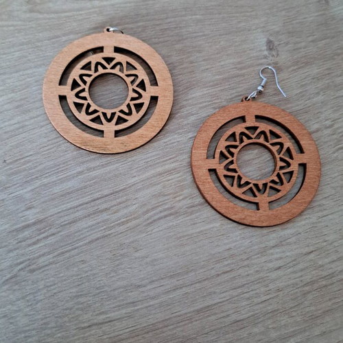 Wooden dangling earrings new, brown