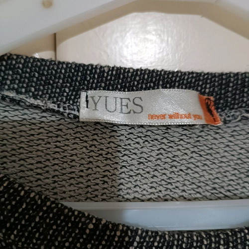 YUES gray sweatshirt with silver print like new