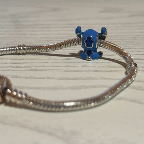 Stich charm silver 925 like new
