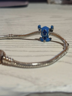 Stich charm silver 925 like new
