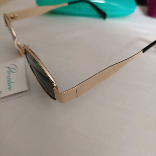 Pervedere women's sunglasses new with oval lenses and gold frame