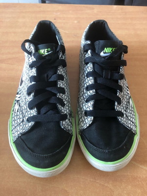 Branded men's athletic shoes like new