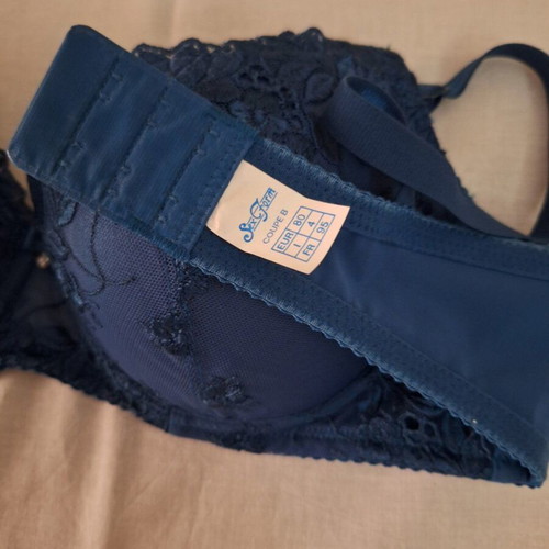 Blue bra like new, size B with flower detail