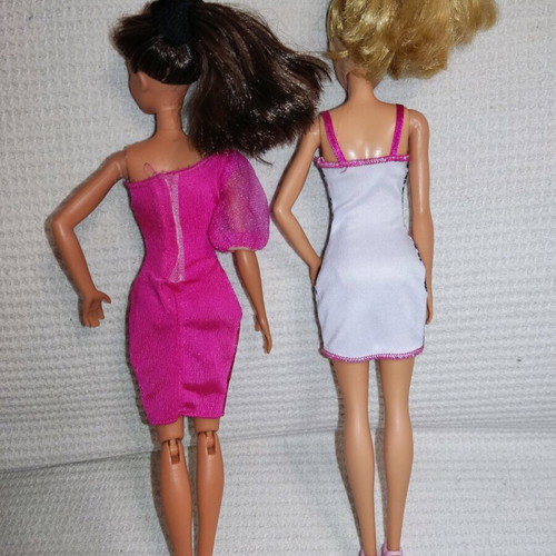 Barbie dolls pack of 2 like new