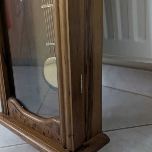 Wall clock like new, dimensions 68cm height and 26cm width