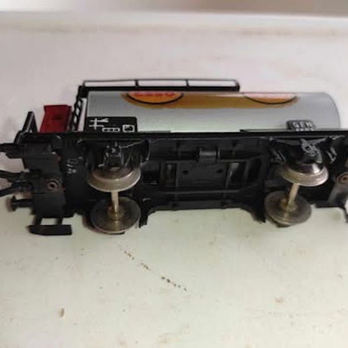 Vintage Fleischmann HO Scale 1465 E Esso Tanker and 3 wagons like new